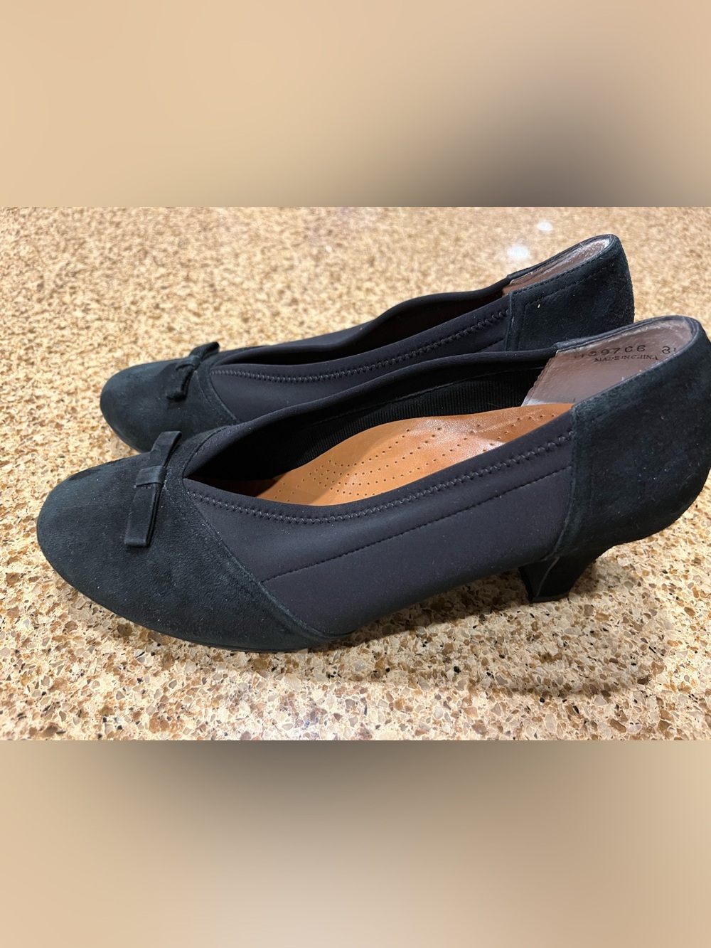 Ros Hommerson Black Suede Bow Heel Pumps 8.5 Wide